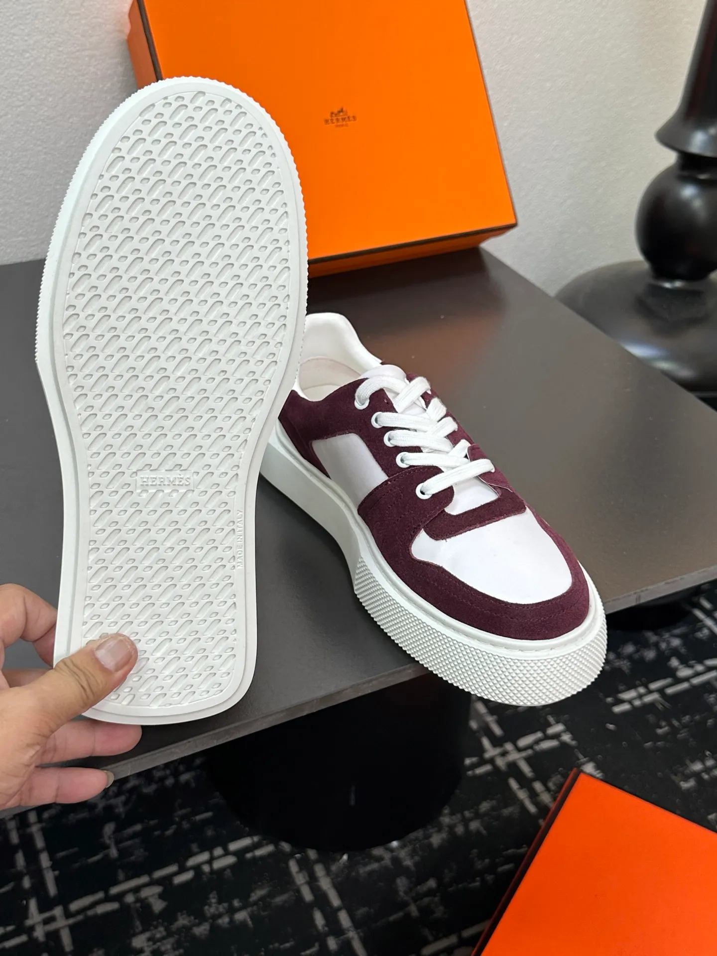 p700💰Men's shoes ❤️❤️Hermes top version# Hermès deep series couple's small white shoes casual skateboard shoes Stylish graphic design to create retro style Upper: cowhide material Lining: sheepskin lining Outsole: TPU outsole Size: 38-45